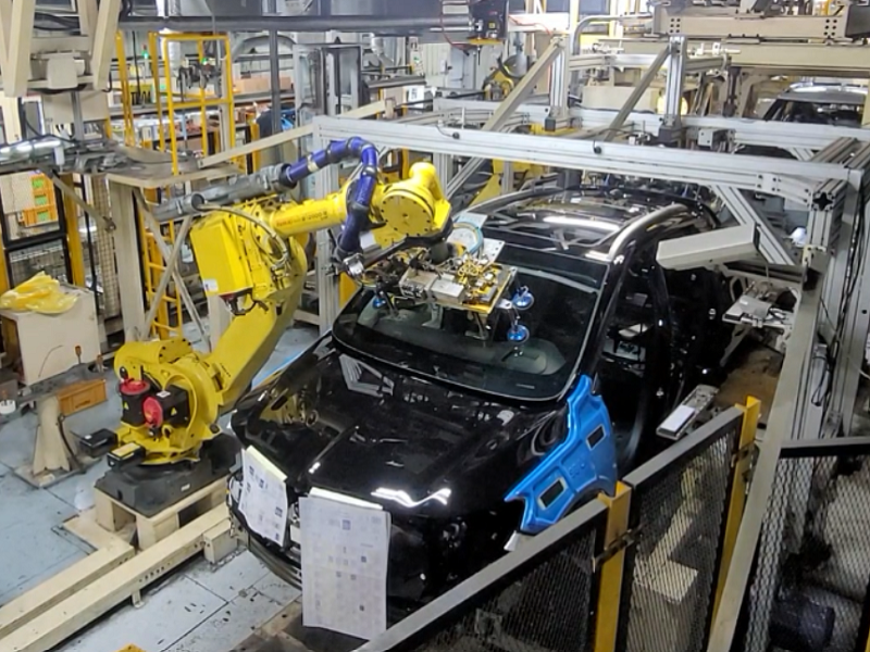 Robotized Glass Sealing & Assembling System (on moving Shuttle Conveyor)