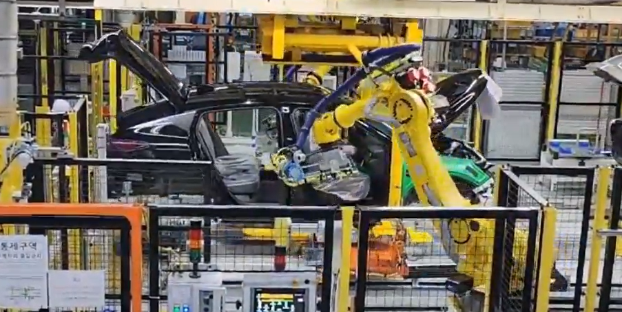 Advanced Robotic Front Seat (RH) Loading on a Continuously Moving Vehicle Line